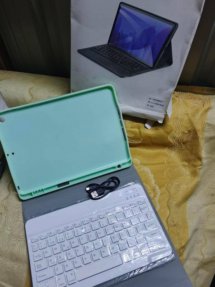 حافظات كيبورد ذكية جلد اصلي توصيل ل وتشغيل USB قابلة للطي لحماية الايباد او التاب وسهولة الكتابة
الواحد ب8 الآف يتوفر توصيل للحجز خاص او واتساب ***********
