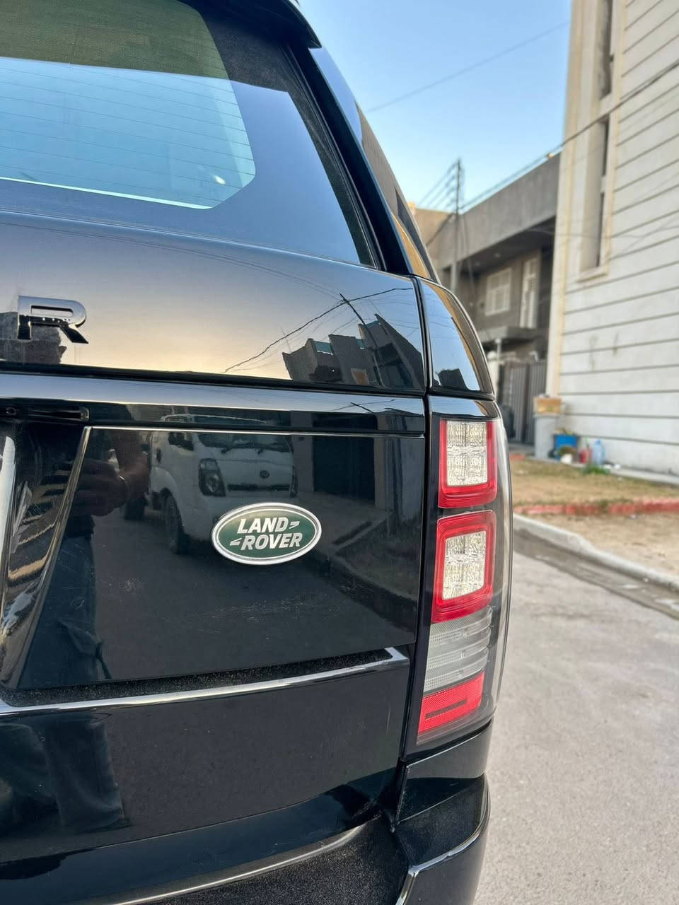 Range Rover
بيع او مراوس 

 رانج روفر خليجي
 ((  2017  ))
 

محرك V6 
السيارة وكالة سردار 
مكفوله كفالة عامة 
ماشيه 81

داخل لون بيجي  

المواصفات 

🛑  بصمه + بصمه أبواب 
🛑 بانوراما + اشاير بالمري 
🛑 رادار + داتا شو + تحديد مسار
🛑 صندوق كهربائي + شفط
🛑 انظمة قيادة متعدد
🛑 كشنات كهرباء + تبريد + تدفئة 
بيه مواصفات هواي مايحتاج
 اذكرها مواصفاته معروفه 

 السيارة فول مواصفات 
 
السعر:- 380 

مكان السيارة بغداد  
    حي الحسين
مجمع الروان السكني

للاستفسار ***********
