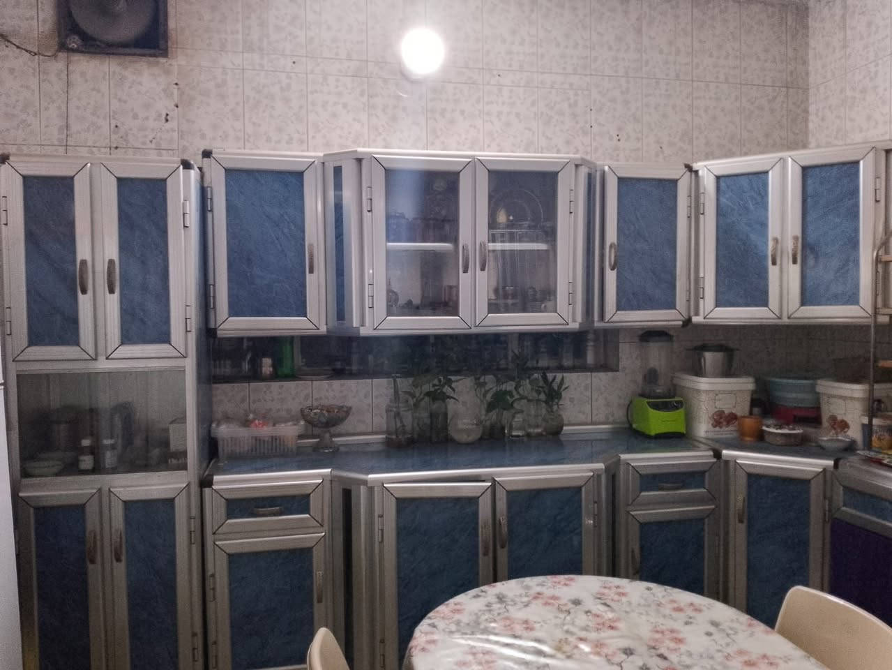 السلام عليكم
كونتر كامل للبيع نظيف جدا تسكام مو سوكي 6 قطع كونتر سنك مع زاوية و ملحق زاوية مع كونتر و ملحق كونتر مع ديلاب كونتر بابين سعره 550 و بي مجال بسيط 

***********
