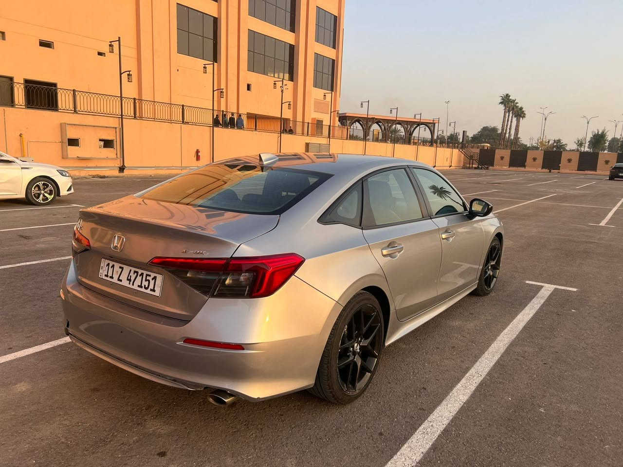 للبيع هوندا سفيك سبورت2025
حادث جاملغ الخلفي مصلح مع تبديل قبق جنطه
بصمة 
شاشة 
كاميرا دوارة 
نقطة عمياء
تحكمات ستيرن 
شفتات ستيرن 
تشغيل عن بعد 
تحديد مسار 
توقف ذاتي ثلاث وضعيات قيادة 
اوتو هولد 
سايد بريك 
محرك 2.0 
 مكاني بغداد 
***********
السعر 165
