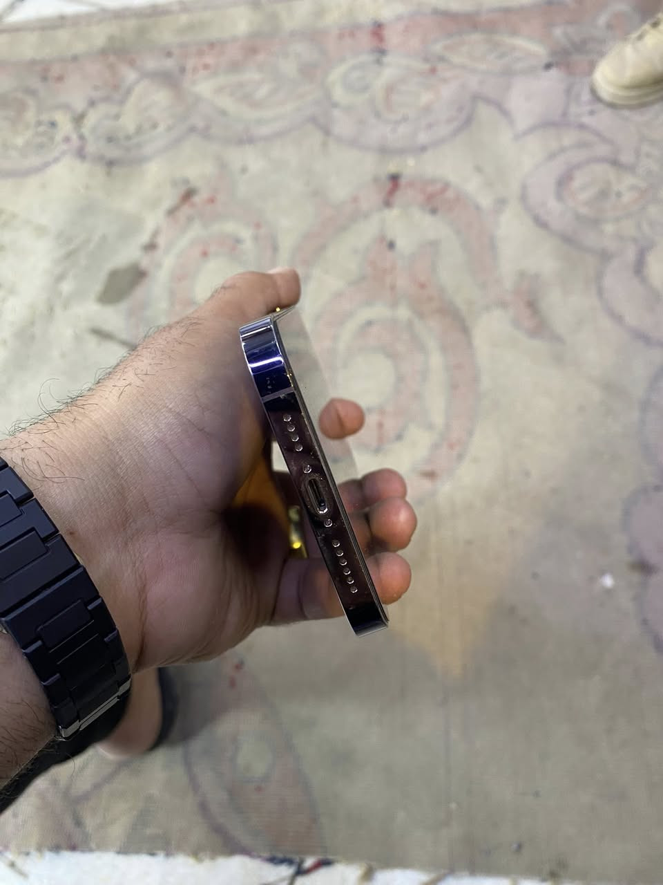 السلام عليكم 
ايفون 14 برو ماكس الون المميز البنفسجي نضافته 95‎%‎
شرق اوسط بطارية 89 ذاكرة 256 
مامفتوح ابد 
للبيع ب900 وبي مجال قليل 
العنوان الشعب قرب مكوى الخضراء 
***********
