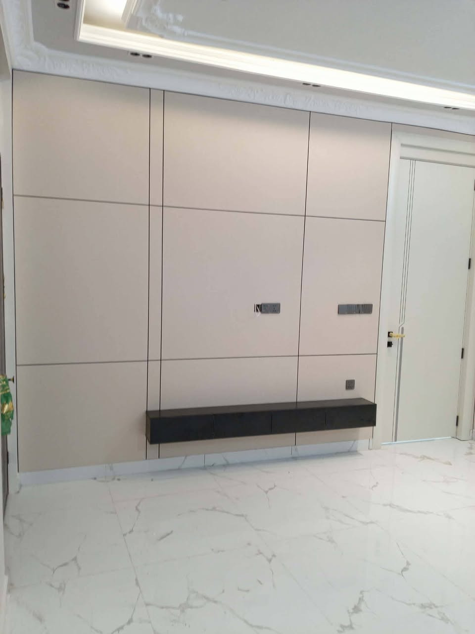 السلام عليكم اول مره انشر خلفه متفرغ هذه الشغل كدامكم رجال احب شغلي واحب اطلع الشغل باجمل ما يمكن اي شي يخص الديكور واسعار كلش مناسبه ***********
