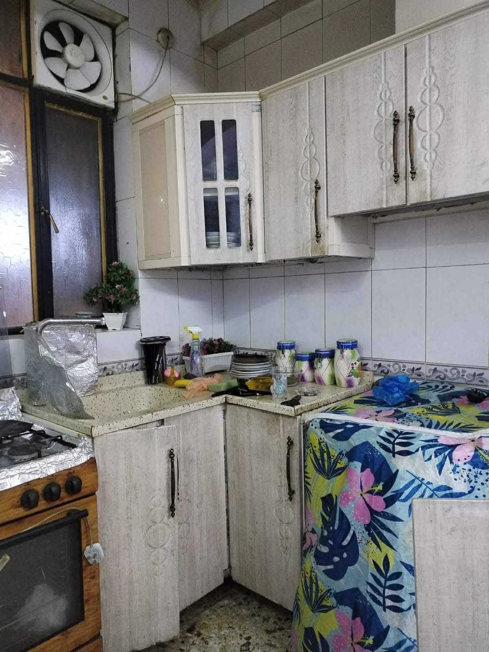 السلام عليكم كاونتر مستعمل للبيع نظيف فقط باب وحدة مخلوعة طابقين كبير السطح مرمر الداخل المنيوم والخارج (الابواب) MDF ام دي اف السعر ٣٠٠ الف وبي مجال


**إذا كنت صاحب هذا الإعلان وتريد حذفه لأي سبب، رجاءا أرسل رسالة إلى الدعم الفني**