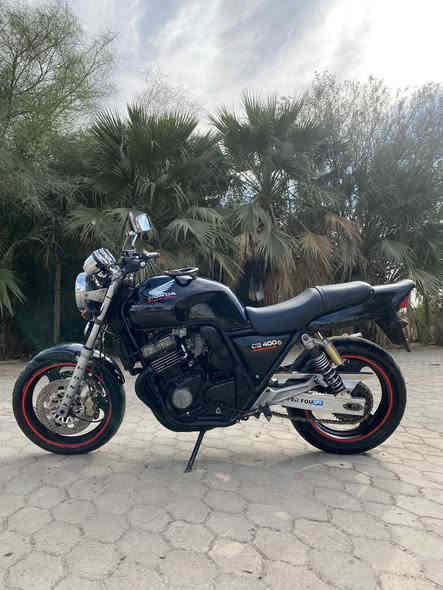 ﷽
السلام عليكم…
‏ 🏍️ HONDA CB 400 SF للبيع
أوراق منفيست
الدراجة وارد يابان نظيفة جداً  
الدراجة نشطة كلش 💨
مابيها اي نقص و مسويلها ادامة كابريتور و بلكات و باتري كله جديد 🆕 
(يعني انسى شي اسمه عطل)
و بيها كم شغلة رياضية و ترتيبات 👌🏼
الاضافات :
قبضة للراكب الخلفي
صالنصة اصلية ياباني صوتها طرب 🎼  ☄️
دهن جديد 🆕 
الدراجة كاملة مكملة و كلشي بيها شغال 💯
مكاني كركوك 📍
السعر : 18$ و بيه مجال 
للاستفسار *********** 📲
الكلمة الطيبة صدقة 🤍
و تحياتي للجميع ♥️
