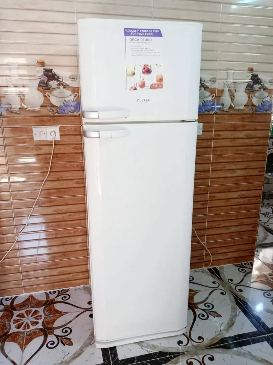 ثلاجه نضيفه اي عيب مابيه السعر 160 وبيه مجال الشراي يخابر ***********
