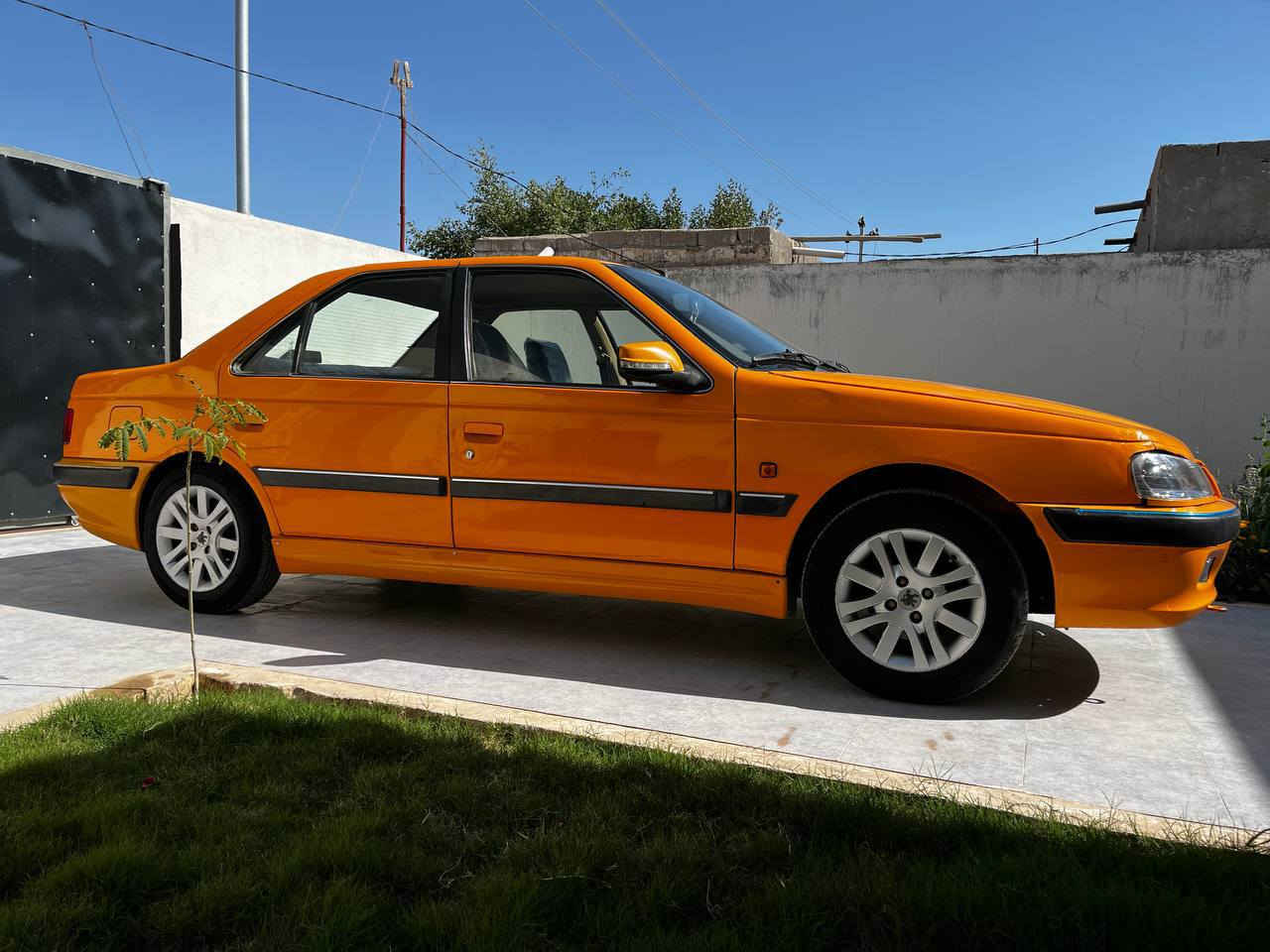 بيجو بارص موديل 21  رقم ذي قار كفاله عده طخه باب السايق بسيطه وخشم الجاملغ الامامي شويه تخم تاير حداده قبل 10 ايام نافضهه وره وكدام مكينه شرط تبريد شغال باتري كهربائيات عله اخر حبايه شاشه دواخل فول 
سياره جاهزه كبل للشارع سعرهه62 وبيهه مجال ***********
