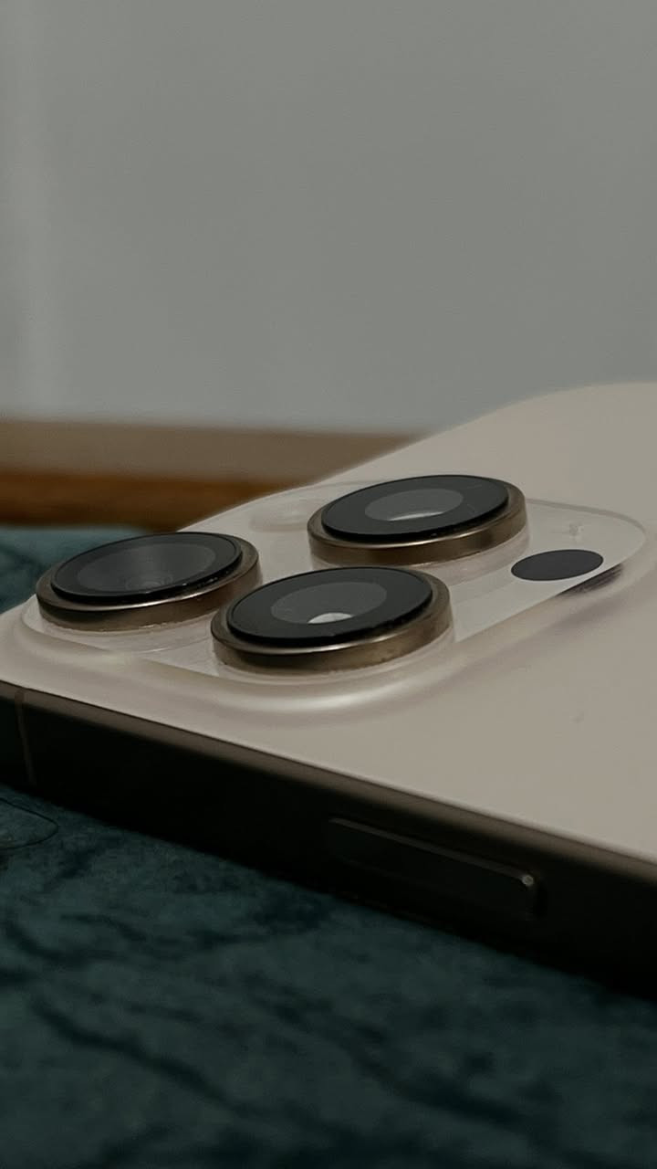 ايفوان ١٦ برو ماكس نضافه ١٠٠ غراض ويه
البطاريه 100 مشحون 58 
ذاكره ٢٥٦ بعد بالجيس الجهاز 
العنوان نجف حي الجمعيه شاًرع عشرين *********** السعر خاص
