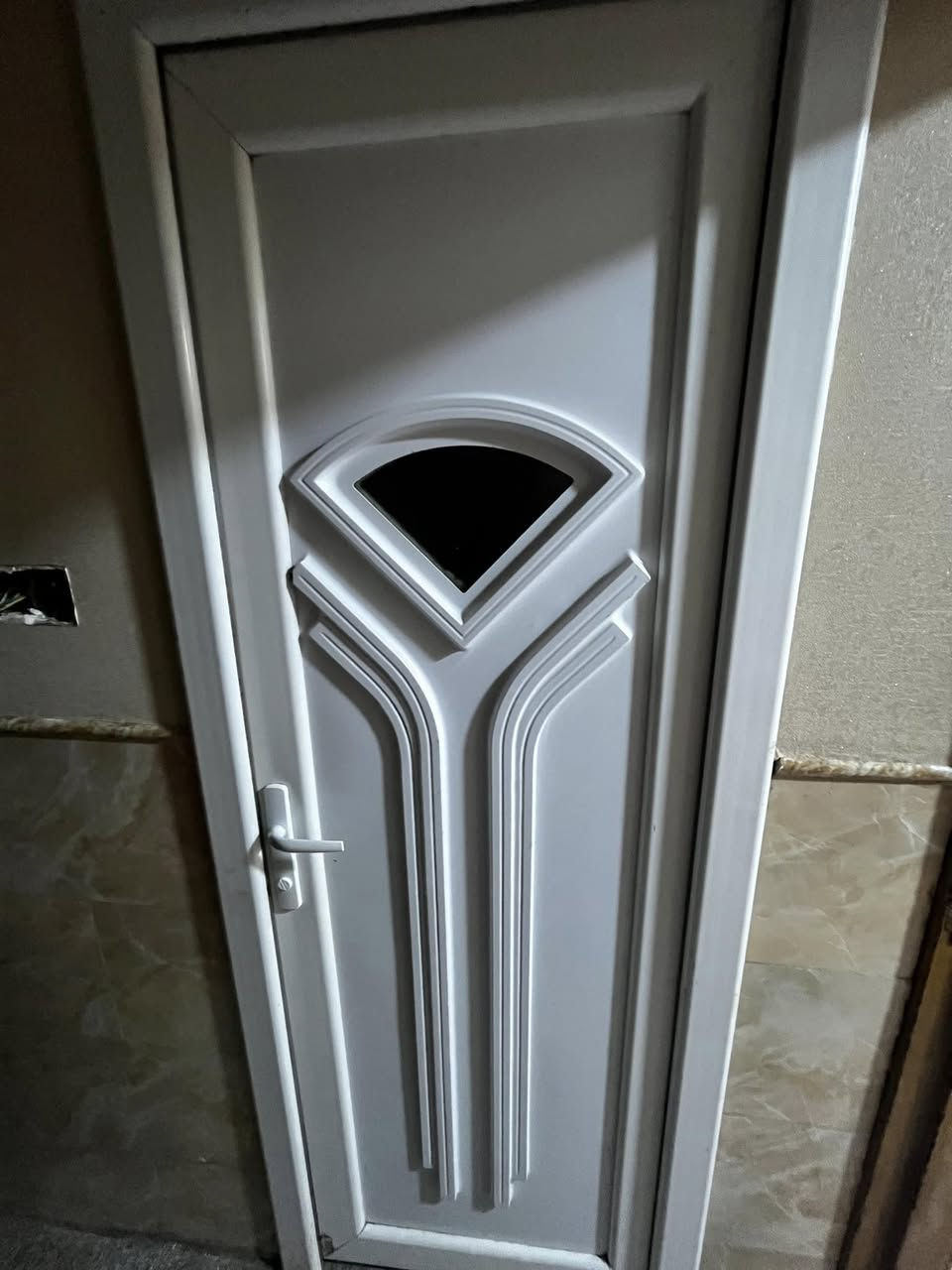 باب غرف درجة أولى كامل باب حمام نظيف الى بيع
عنوان ملحق شارع الرسول موبايل ***********
