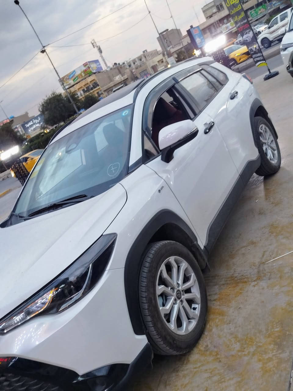 السلام عليكم تويوتا فرونت لاندر خليجي محرك 2000 هايبرد رقم بغداد باسمي تحويل ثاني يوم ماشية 17000 كيلو فول مواصفات داخل كاربون فايبر  كشن كهرباء صندوق كهرباء تبريد قطعتين كاميرا خلفية فول تحكم ستيرن فتحة سقف سلايد كشنات جلد داخل احمر واسود نقطة عمياء تحديد مسار حساس امامي نظام توقف ذاتي بصمة تشغيل بصمة ابواب دخول ذكي  بدون بصمة اشاير مري شاشة ابل كار بلي السعر 25900 دينار عراقي للاستفسار ***********
