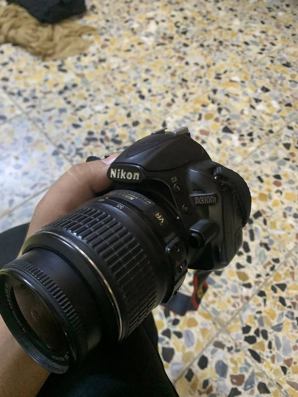 السلام عليكم.كأمره نيكون D3100الكامره العدسه مالتهه بلادي ١٨/٥٥السعر 250وبيه مجال  وياه بطاريه2 والشاحنه مالتهه وحزام الكتف الكامره نضيفه ٩٩٪؜


**إذا كنت صاحب هذا الإعلان وتريد حذفه لأي سبب، رجاءا أرسل رسالة إلى الدعم الفني**