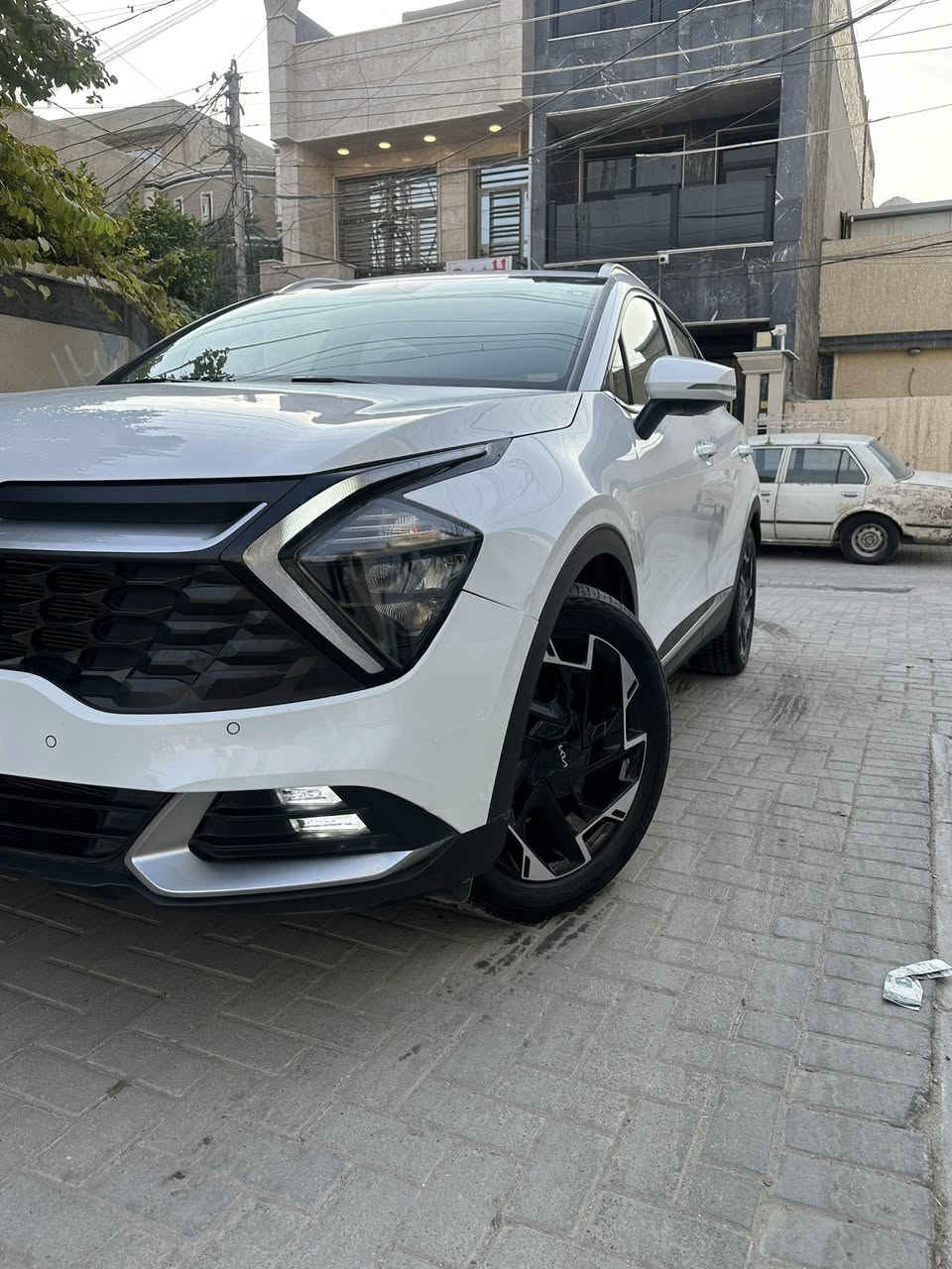 سلام عليكم للبيع كيا سبورتج 2023 خليجي رقم اربيل سيارة فول مواصفات 1/1 عدة البانوراما 
بصمة 
كشن كهرباء
جنطة كهرباء
تدفئة كشنات وستيرن
مود درايف
لد امامي خلفي
شاشة ديجيتال
حساس امامي خلفي 
مكينة 2000 دوش
كير AT
مري كهرباء
مكاني السيدية 
للاتصال ***********
