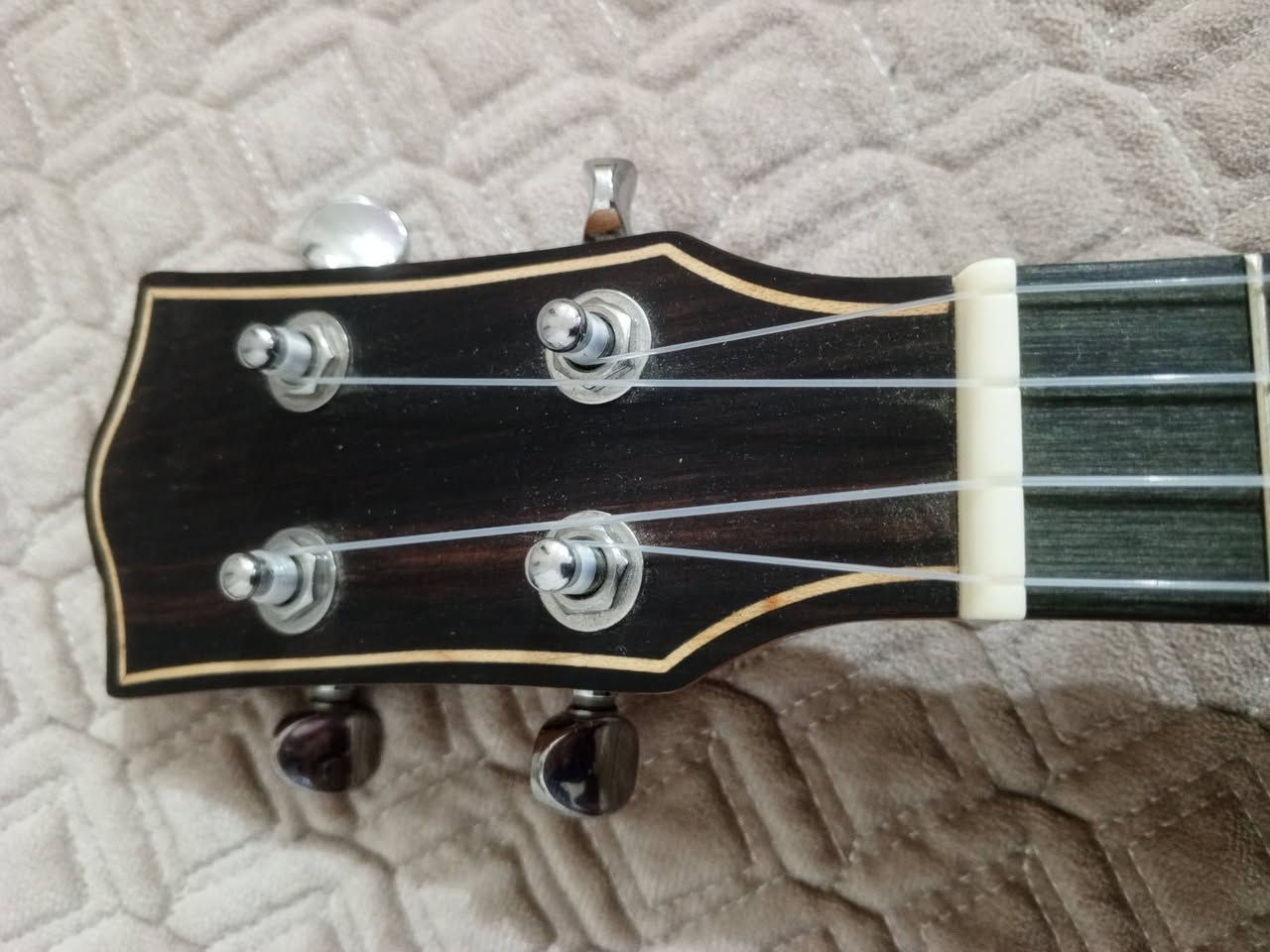 قيتار يوكليلي حجم صغير صوته حلو
يجي بدون ملحقات، سعرة 90 وبي مجال
مكاني الناصرية واكو توصيل محافظات 
للأستفسار خاص وتدللون❣️.


**إذا كنت صاحب هذا الإعلان وتريد حذفه لأي سبب، رجاءا أرسل رسالة إلى الدعم الفني**