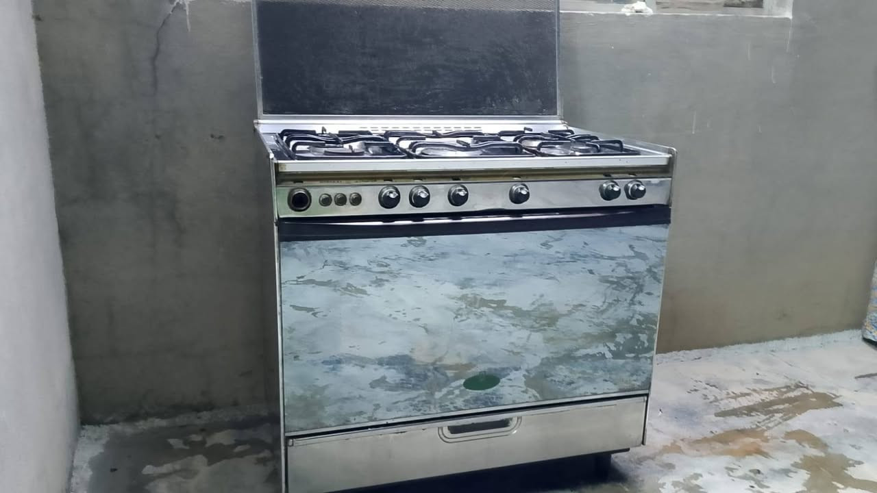طباخ كريازي اصلي جديد شرط الشغل نضيف مال بيت.السعر 250 وبي مجال.***********
