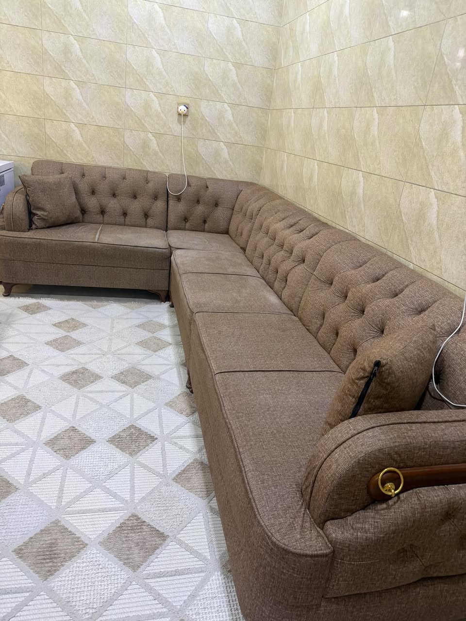 السلام عليكم
ديوان ٧ مقاعد تسكام استعمال قليل السعر ٤٥٠ وبي مجال
للاستفسار الاتصال بالرقم ***********
