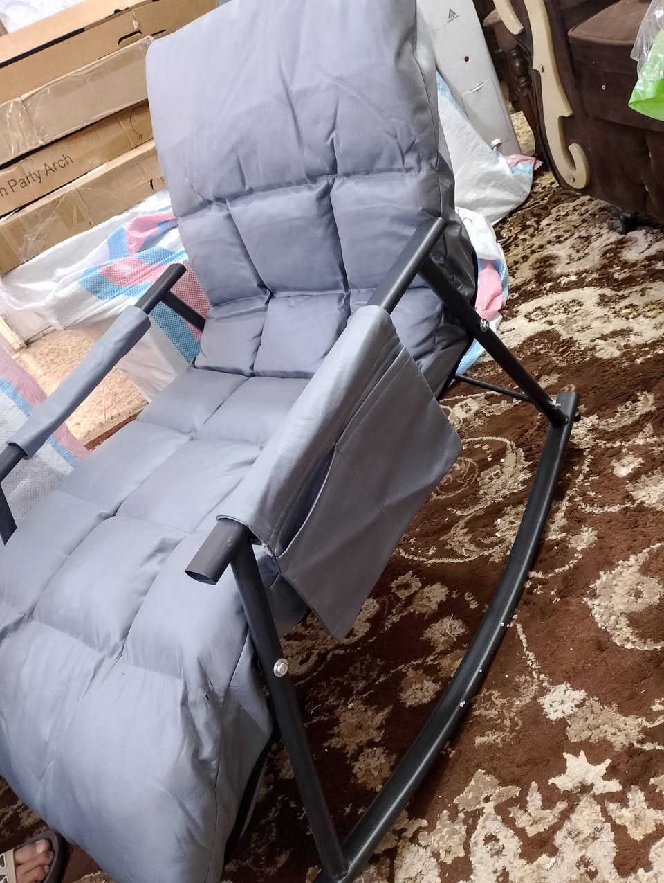 السلام عليكم 
🪑 كرسي هزاز مريح بتصميم عصري
إذا تريد لحظات راحة واسترخاء بالبيت أو بالبلكون، هذا الكرسي الهزاز هو الاختيار المثالي. تصميم أنيق مع وسادة سميكة ومريحة يخليك تستمتع بالجلوس لفترات طويلة.
✨ المميزات:
✔️ وسادة مبطنة ناعمة ومريحة
✔️ هيكل معدني قوي وثابت
✔️ حركة هزازة مريحة للاسترخاء
✔️ مناسب للبيت، الحديقة أو البلكون
✔️ تصميم عصري يضيف لمسة جميلة للمكان
💰 السعر: 75,000 دينار فقط
🚚 شامل التوصيل
للطلب راسلنا على الخاص 📩
#كرسي_هزاز #اثاث_منزلي #ديكور #عروض #العراق


**إذا كنت صاحب هذا الإعلان وتريد حذفه لأي سبب، رجاءا أرسل رسالة إلى الدعم الفني**