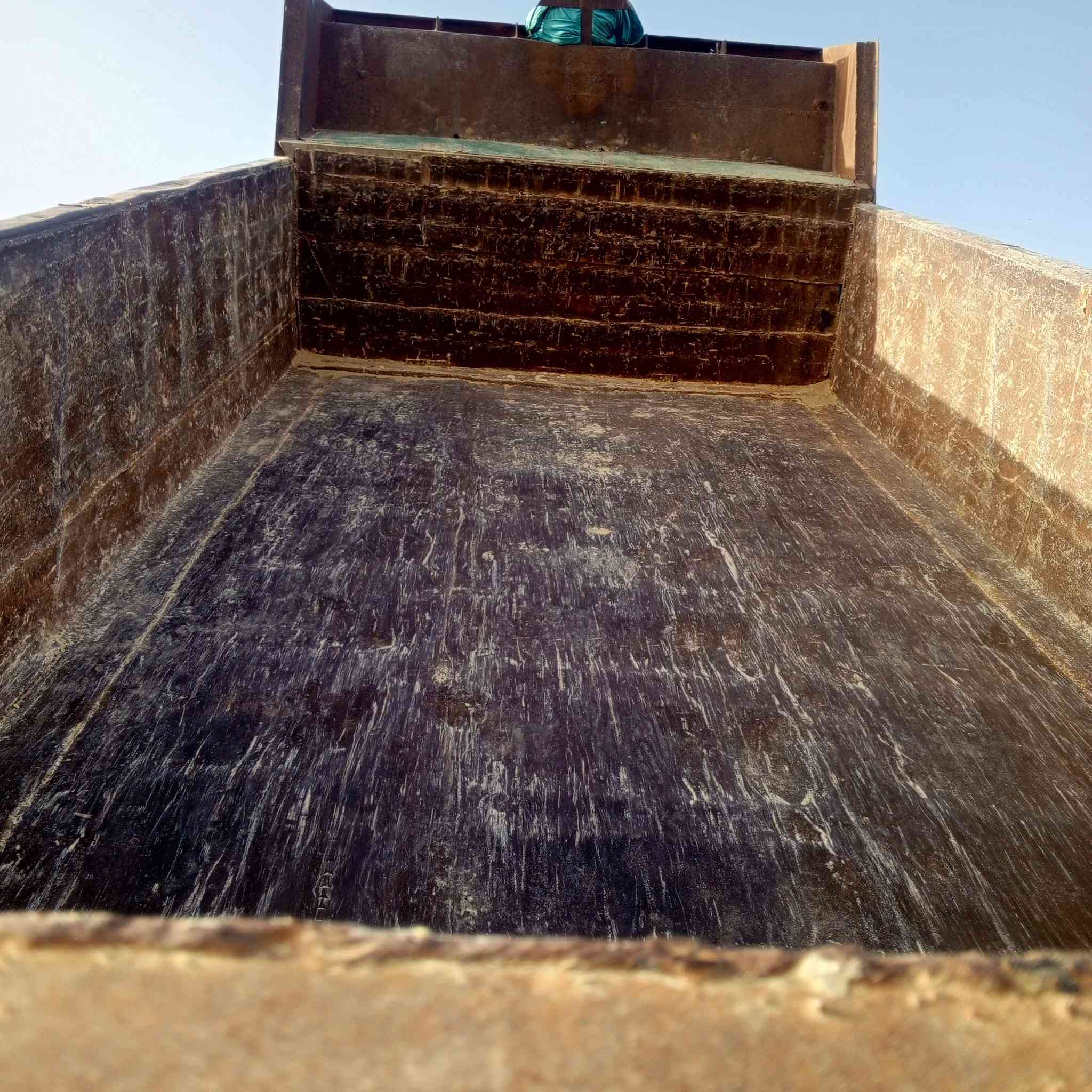 بدي للبيع او مراوس بدي نظيف من فرشيه واصفاح ونج بصدر لسعر 20 لرقم ***********
