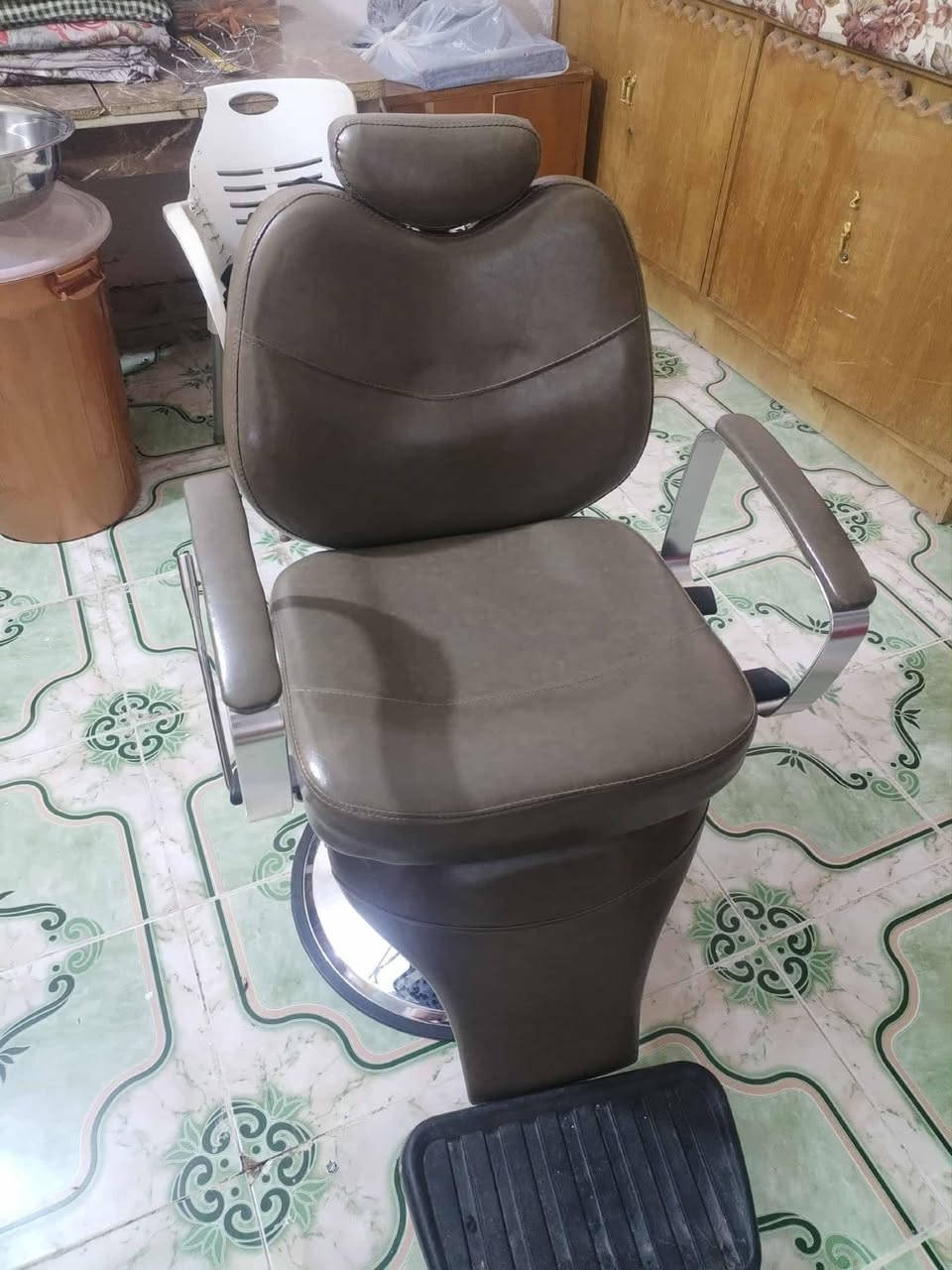 كرسي حلاقه للبيع نضيف حيل 
السعر خاص العنوان ديالى كنعان
***********
