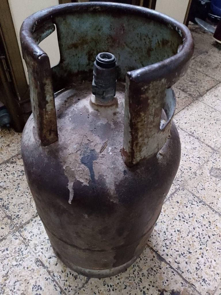 مكلف بلنشر
قناني للبيع مستعجل 
القنينة البلاستك ٨٥ 
والحديد ٥٠ بيه مجال 
تواصل على الارقام  
***********
***********
