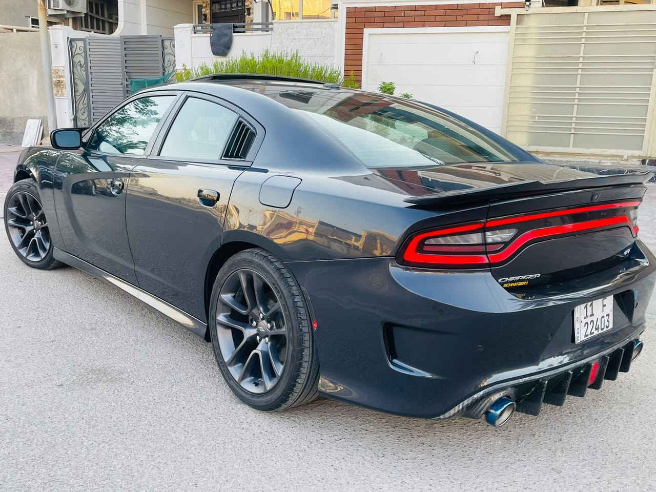 السلام عليكم
للبيع جارجر 2019 فول مواصفات ١/١
رقم بغداد بسمي
 فتحه سقف
كشنات جلد + كهرباء 
خزن ميموري 
تشغيل عن بعد 
شاشه كبيره كار بلي
رادار 
سستم صوت الباين
كشنات تدفئه و تبريد + هيتر سترين
تو ويل
محرك ٦ سلندر
شفتات كير
وباقي الموصفات المعرفه 
السياره ماشيه ٩٧ الف بدون اي نقص و نضيفه جدا داخل و خارج 
صبغ حاملغ وبنيد بدون دواخل وباب مبدل نفس لون
السعر ١٨٧ وبيه مجال 
للاستفسار ***********
