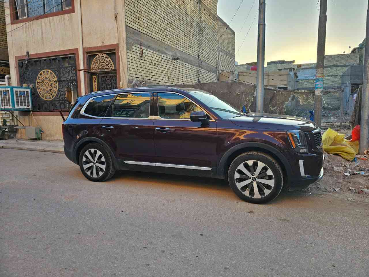 كيا تولرايد 
الموديل 2021
الضرر واضح في الصور مع السونار
بدون ايرباك
رقم اربيل تحويل مباشر 
فول S
مكان السياره كربلاء 
السعر/217 ورقه وبي مجال حك الجيه 
للمزيد من التفاصيل الاتصال على الرقم التالي 
***********
