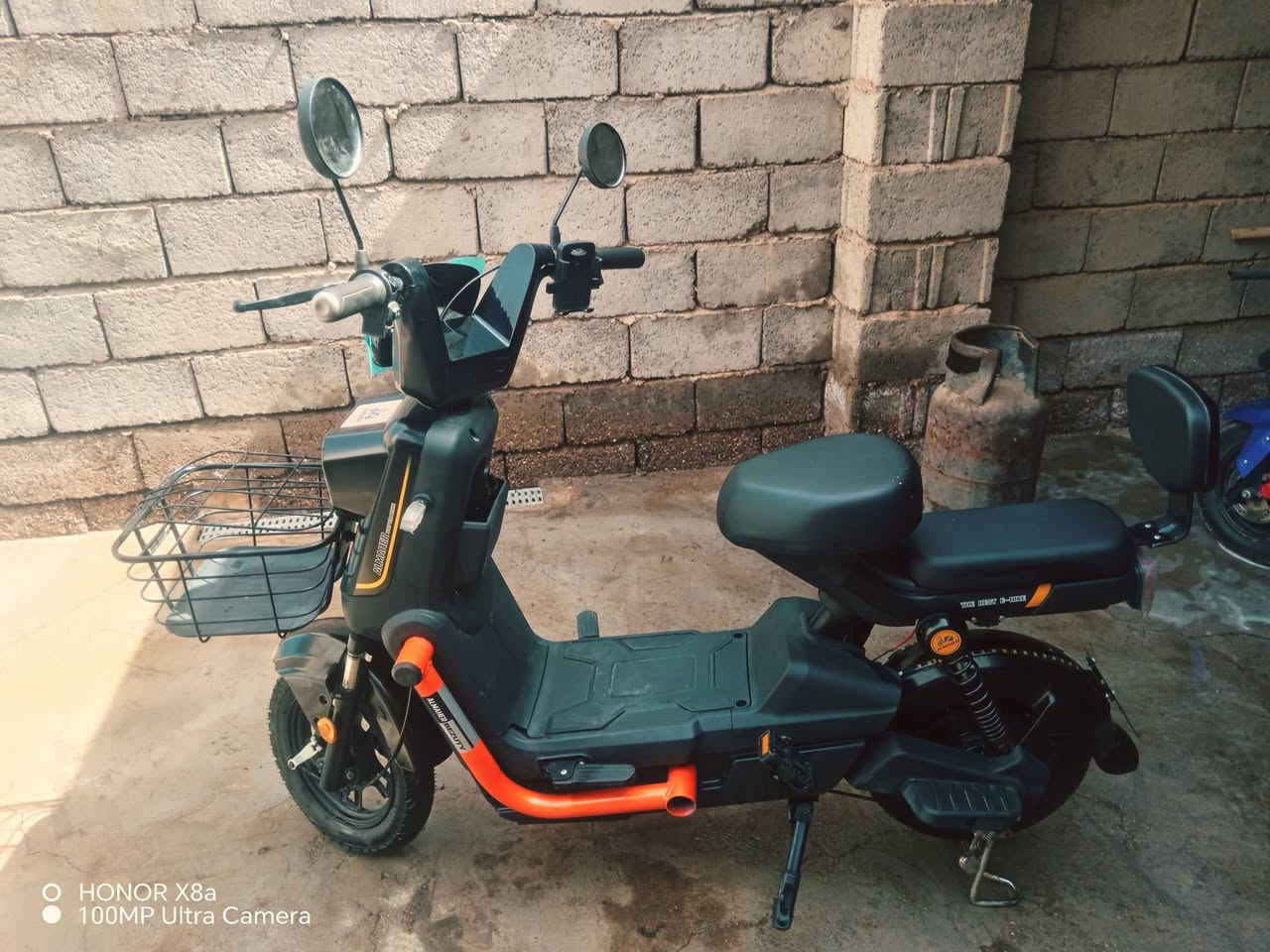 دراجه شحن نضيفه وجديده  السعر ٦٠٠ لان ماشيه ١ كيلوا


**إذا كنت صاحب هذا الإعلان وتريد حذفه لأي سبب، رجاءا أرسل رسالة إلى الدعم الفني**