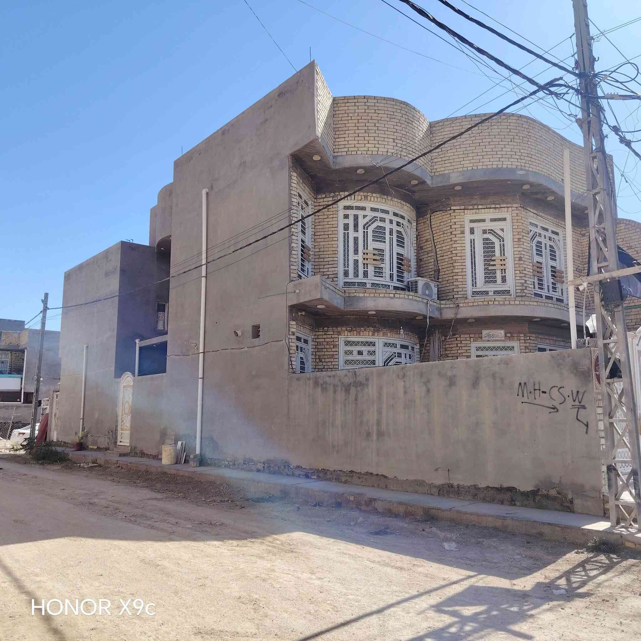 السلام عليكم
الدار للبيع بناء حديث مكانه مميز جدا حي عدنان مقابل سيطره الباشيه المساحه 250 طابو صرف ركن نوع البناء طابقين بناء طابوق جمهوري السقف كونكريت صب الطابق الأول يتكون من
1-غرفتين نوم 5 ×4
2-صاله 9×4
3- استقبال 8×4.5
5-مطبخ 5×5
6-مجمع صحيات داخليه وخارجيه
7-ممر خلفي
8- منور جانبي

الطابق الثاني

1-غرفتين نوم
2-صاله
3 - صحيات
للأستفسار ***********
