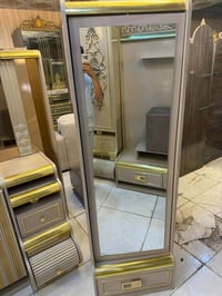 غرفة نوم • للبيع • ديكور