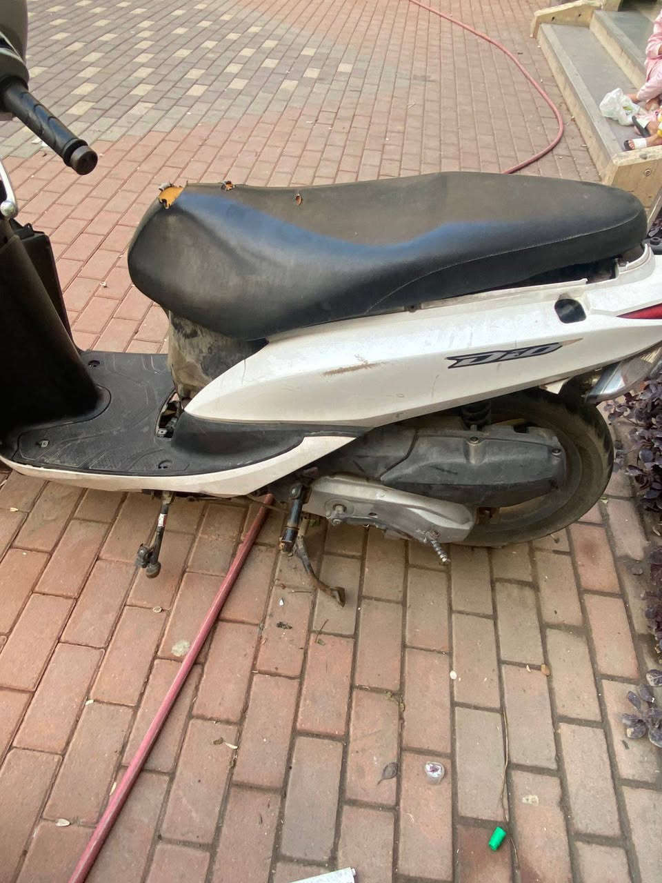 للبيع دراجه هوندا دايو 140 دراجه طافيه عطلها عقل ابيع كوم حديد المحرك مالها شغال بس الدراجه متروكه صار 6اشهراستفسار *********** واتساب فقط
