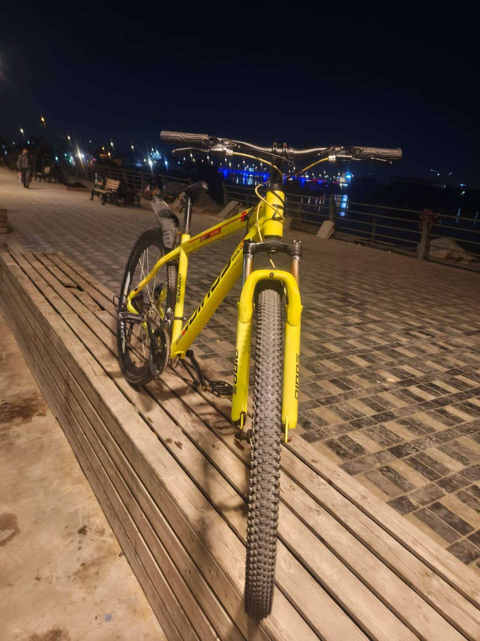 سلام عليكم بايسكل للبيع  اخو الجديد نظيف كامل حجم 29 السعر 75 وبي مجال للطيبين مكاني  بغداد شهداء البياع الاتصال *********** متواجد واتساب ومازنجر ومستعجل عل بيعته
