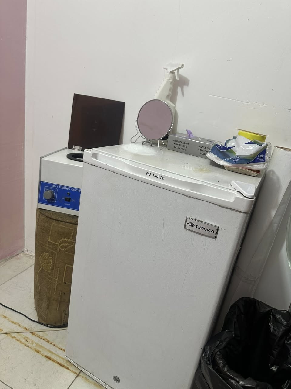 ثلاجه +كرسي حلاقه+ميز مكتبي+اربعه تخومه+سديه***********
