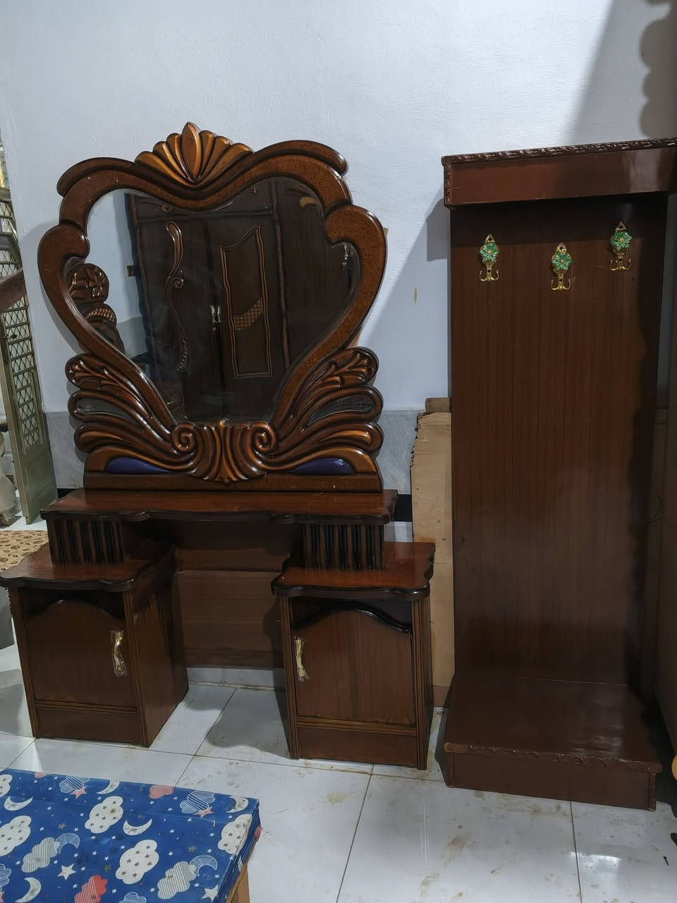 سلام عليكم يوجد عرفه نوم خشب صاج البيع السعر 600 بيها مجال العنوان قضاء الرمانه لاستفسار علا هاذ الرقم ***********
