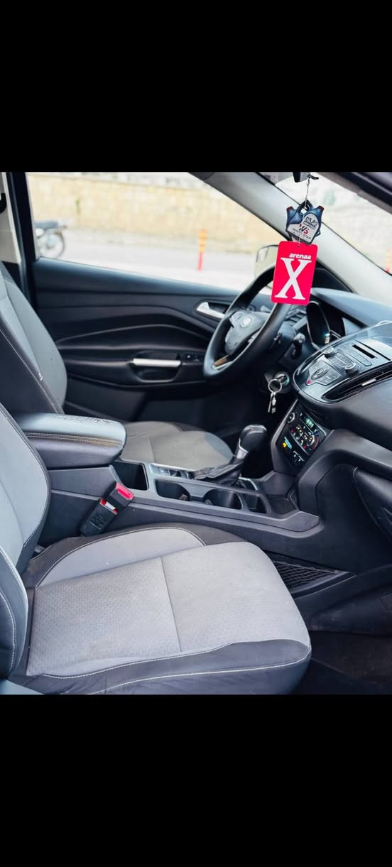 فوردئیسکپ 
مۆدیل 2017مواسفات se سیستەم ecobost مکینە1.5 ئێرباگ سیستەمە
سوکان فۆلیۆمە.گێرلەسوکانە.تعدیل سورعەیە.کوشین هیتەرە
سبووغ هیجی نیە  جێجێ ساردەکوتی هەیە کەمەک
تەزرەکوتی هەیە تۆزێک لای دەبەی ئاوی فلجەی گرتیە
گێر مجینە بەشەرت سەنەوی نوێیە بەناوی خۆمە  
 تحویل وەکالە بەشەرت
سعر.95ومجال
***********ژ.م أربيل, العراق
