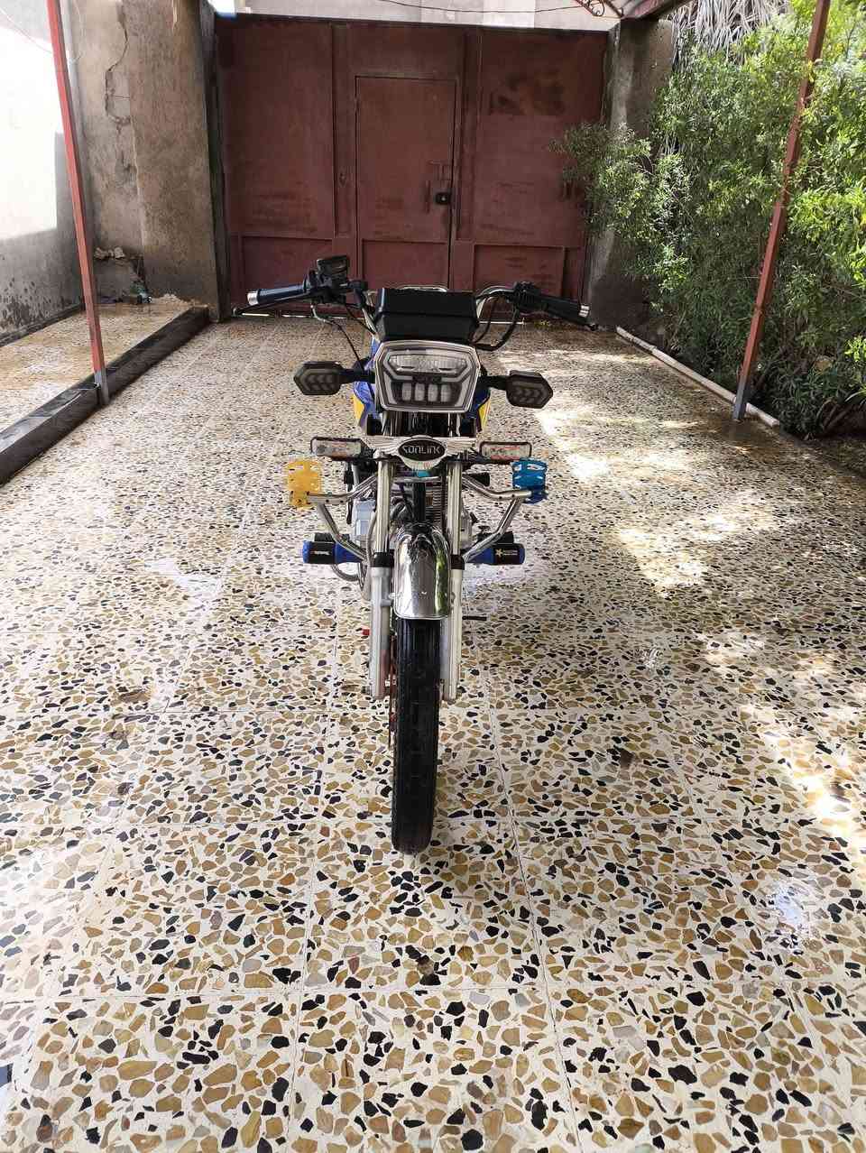 سلام عليكم دراجه سولنك موديل 24 شكل 25 زنجيل دراجه نشاط خير من الله السعر 800وبيها مجال رقم الهاتف *********** 
ادمن ❤️
