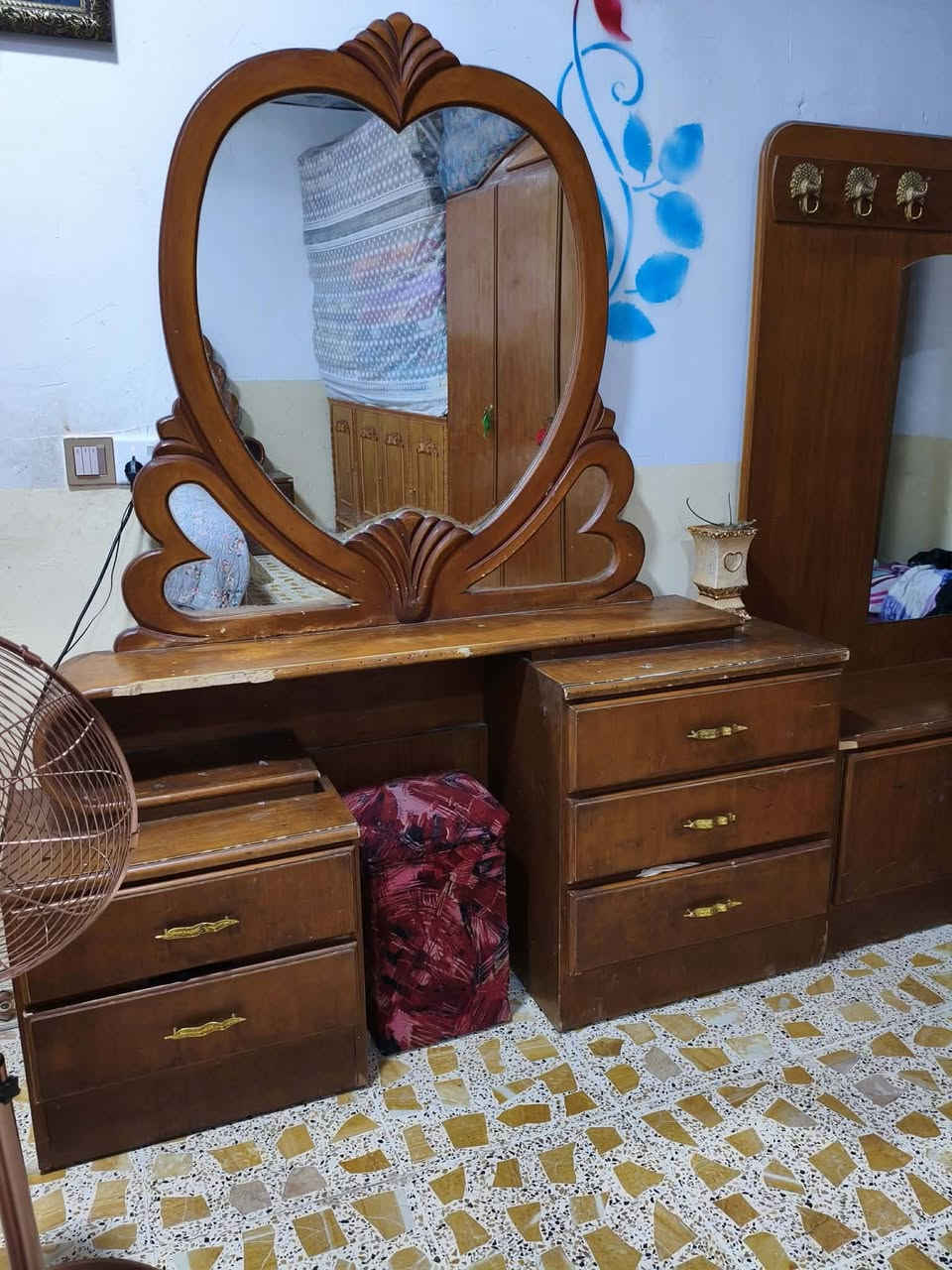 سلام عليكم غرفت نوم البيع سعر ٤٥٠وبية مجال نضيفة صاج القديم عنواني كركوك
حي النداء ***********
