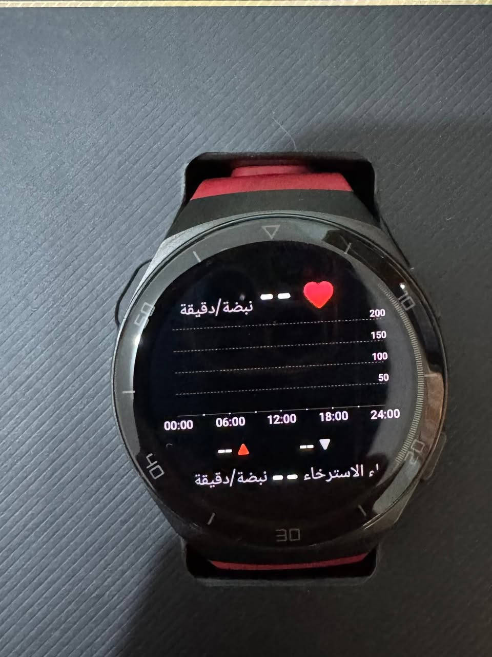 للبيع Huawei Watch GT 2e مع كامل المحلقات
￼

 • شاشة AMOLED دائرية بحجم 1.39 بوصة.

 • دقة الشاشة 454 × 454 بكسل (صورة حادة وواضحة).  ￼

 • بطارية تدوم حتى 14 يومًا مع الاستخدام العادي.  ￼

 • مقاومة للماء 5ATM (مناسبة للسباحة حتى عمق 50 مترًا، وليست للغوص).  ￼

 • GPS مدمج لتتبع المشي والجري بدون الحاجة للهاتف.  ￼

 • قياس نبضات القلب على مدار الساعة.

 • قياس تشبع الأكسجين في الدم (SpO₂).

 • تتبع النوم والإجهاد.

 • تدعم أكثر من 100 وضع رياضي.  ￼

 • اتصال Bluetooth 5.1 مع عرض إشعارات المكالمات والرسائل.


**إذا كنت صاحب هذا الإعلان وتريد حذفه لأي سبب، رجاءا أرسل رسالة إلى الدعم الفني**