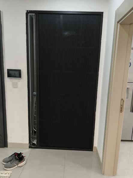 شقة مؤثثة بالكامل للبيع في مجمع النسيم ستي حي الجهاد.. مساحة ١٤٠ متر غرفتين نوم وصالة..الموقع مميز..جاهزة للسكن أو الإستثمار بشكل مباشر..الأثاث حديث و إستخدامه جدا قليل..الشقة مجهزة بتدفئة و تبريد مركزي انفيرترVRF..للتواصل والاستفسار *********** 
متوفر واتس اب أيضا..
