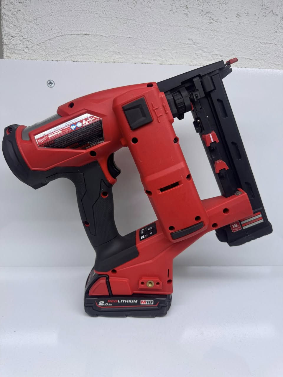 سلام عليكم اخوان
رمضان مبارك عليكم 
مسدس كلبس ملواكي فيول برشلز اصلي اخو الجديد كلش نضيف 
متوفر كامل وفارغ الشراي ايراسلني او يتصل 
توصيل متوفر 
***********📞 واتساب
