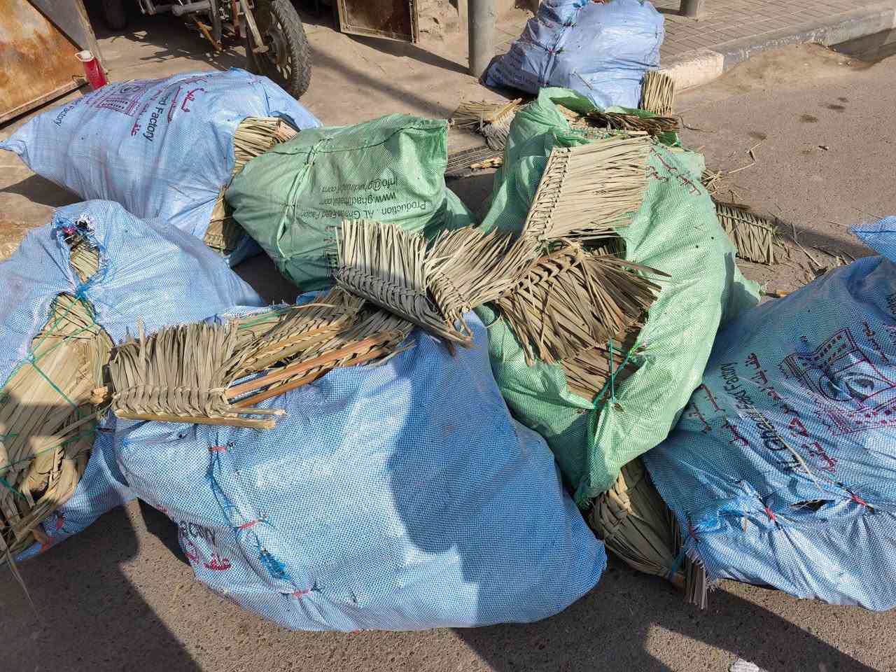 مكانيس سعف درجه اولى
يوجد بيع الجمله وكميات محددة 
يوجد خدمة توصيل داخل البصرة 
العنوان البصرة للاستفسار اتصل 
***********
