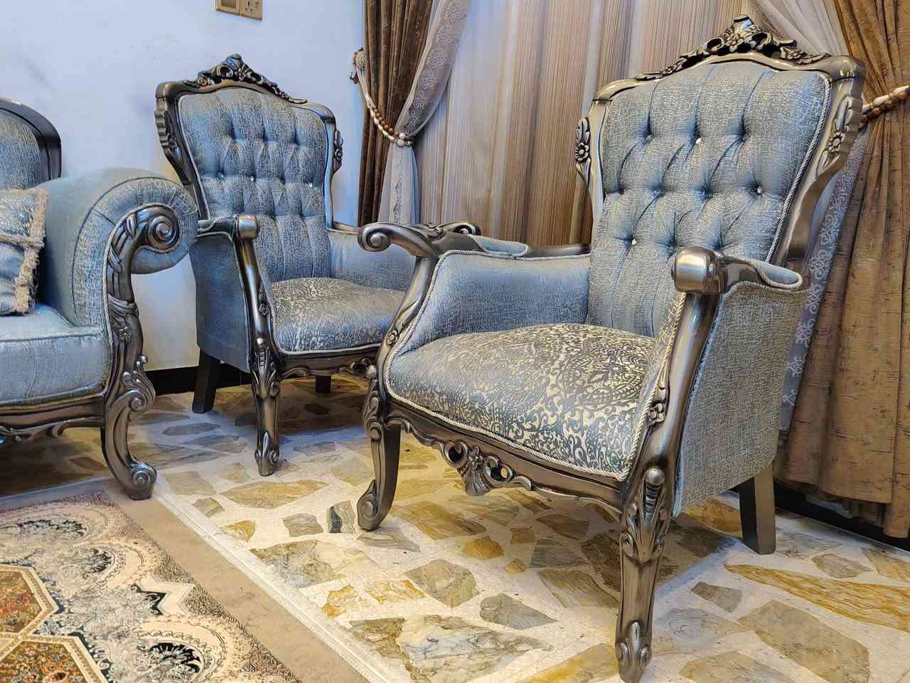تخم زان ملكي تركي كلش نضيف 10 مقاعد مع طبله زان وسطيه العنوان بغداد مدينه الصدر للاستفسار خاص او الاتصال بالرقم ***********
