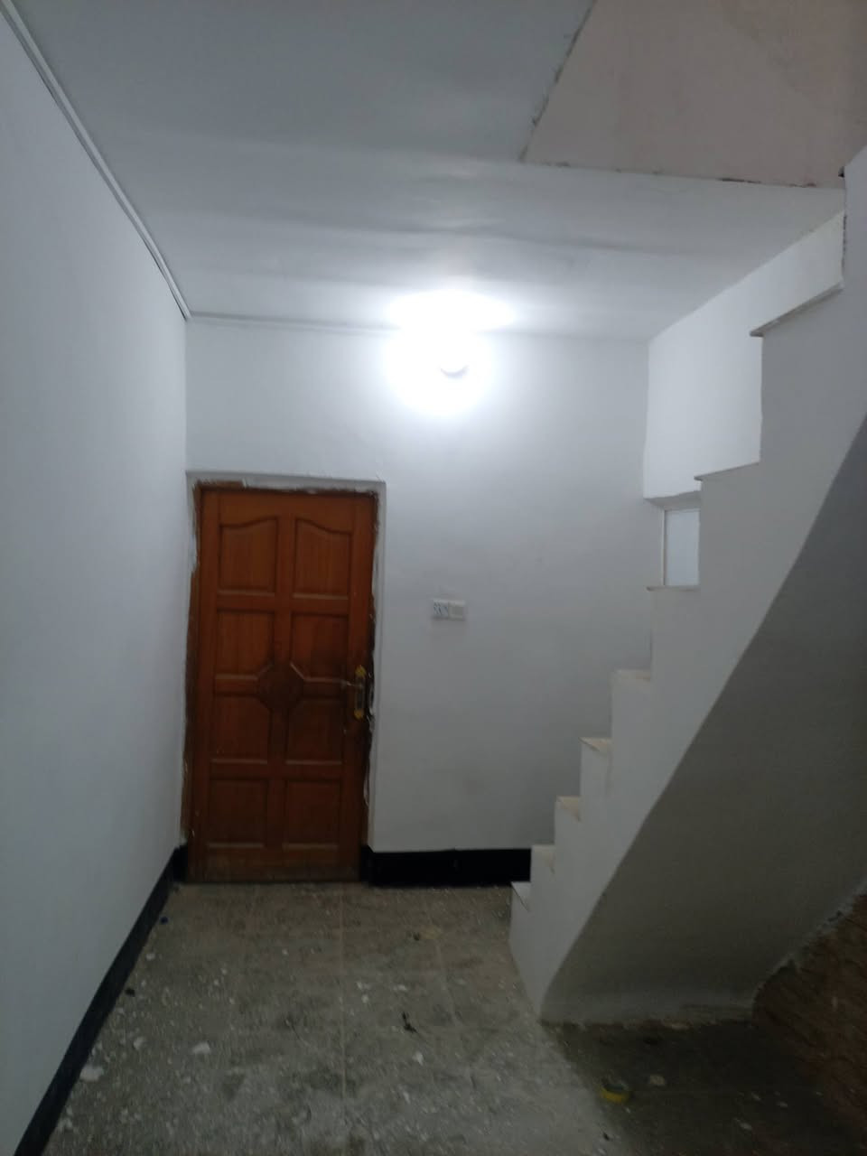 بيت للبيع مساحته متر٩٠ شارع المطار الجديد قرب بانزين خانة ريبال بي غرف ٣ ستقبال وصاره ومطبخ بيت كامل قريب علا شارعيت ***********
