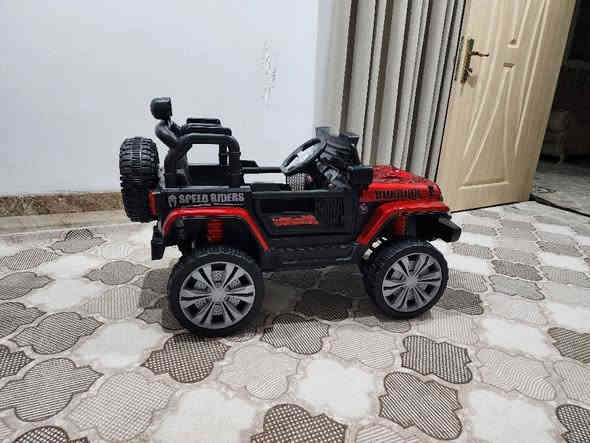 سەیارەی مناڵانە چوار ماتۆڕە واتا دەبڵ عکسڵ تازەیە چوار جار دراوە لەشەحن  زۆر تازەیەحەجم گەورەیە بۆمناڵی گەورەش ئەبێ 
*********** السليمانية
