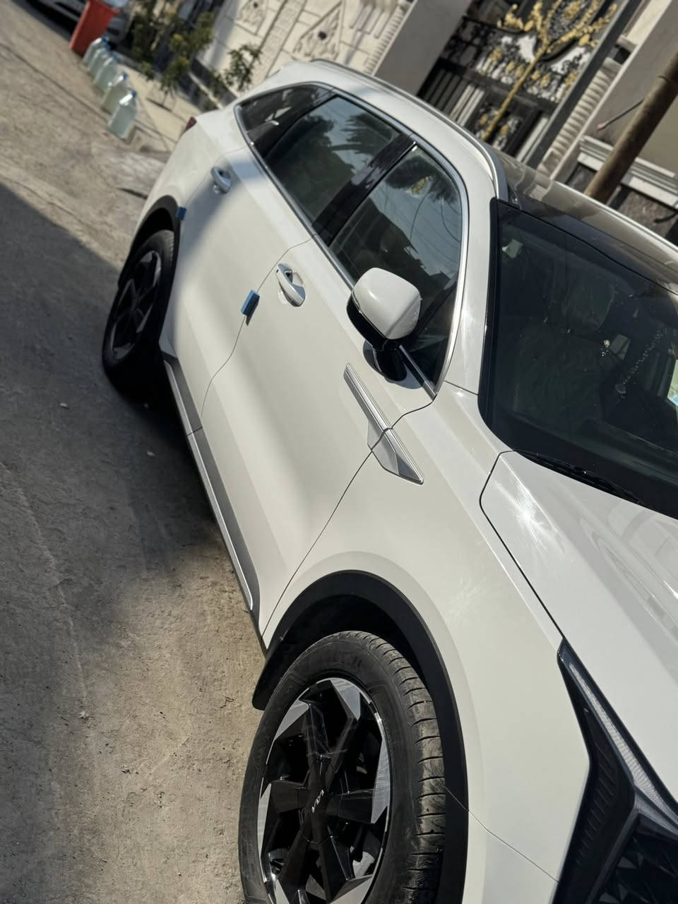 السلام وعليكم 
للبيع كيا سورنتو 
الموديل 2024
اعلى فئه بالسورنتو 
فول مواصفات 
4X
ماشيه 15 
السعر ٣٦ وبيها مجال 
مكان السياره بغداد جديده 
للاتصال ***********
