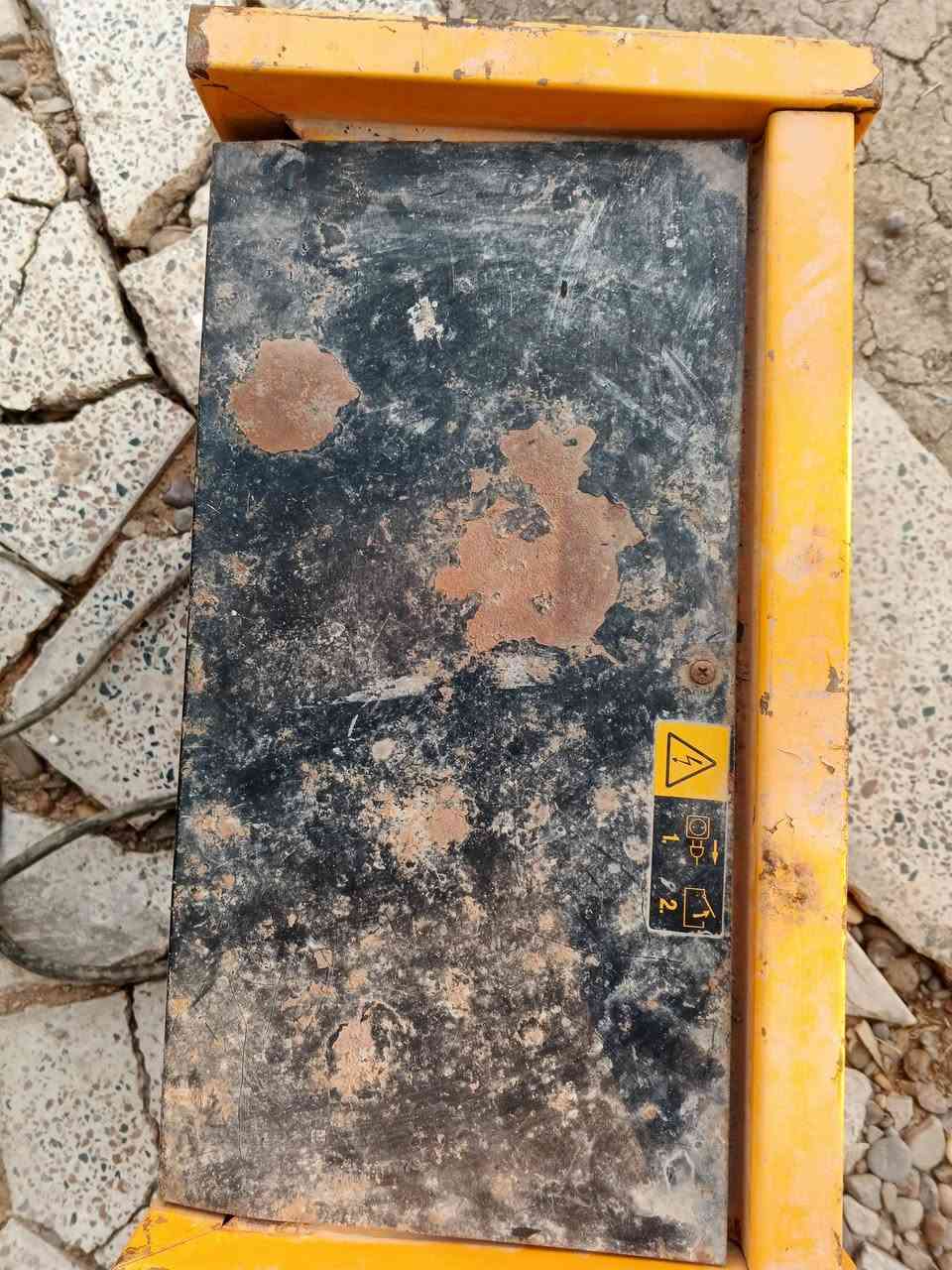 سلام عليكم عندي شاحنه ماله رفعه شوكيه كهربائيه
***********
