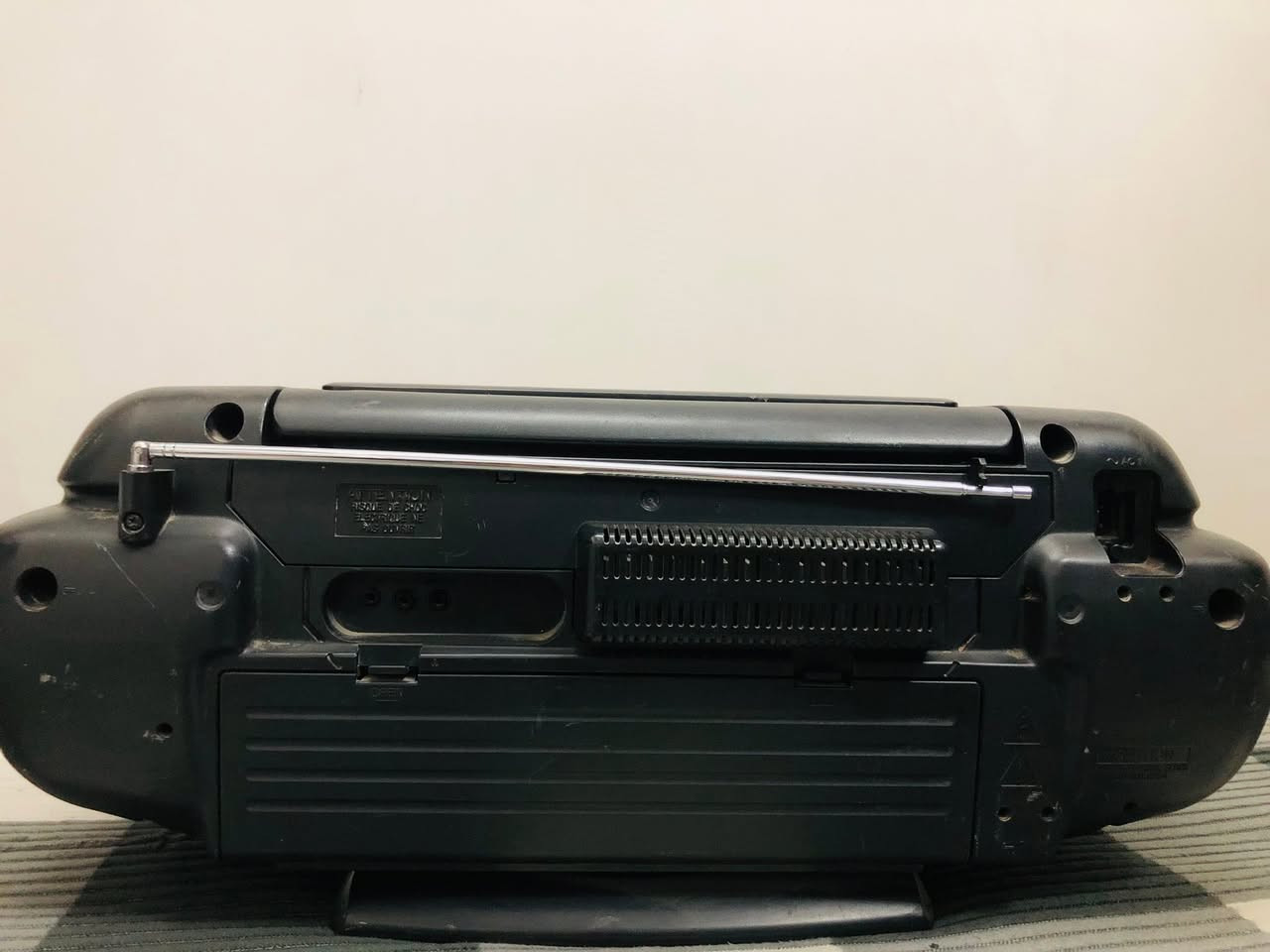 السلام عليكم
جهاز من شركة (SONY) 
سيستم.  ZS. 66
جهاز متكامل 
راديو وسيدي وكاسيتين 
راديو باحث وخاصية حفظ الاذاعات
الكاسيت تشغيل وتسجيل  سريع وبطيء 
نظام الصوت   دولبي. NR
نسبة النظافة. ٩٨٪؜
جهاز ع وضع الشركة وبلادي خالي من كُل عيب او نقص 
سعر الجهاز. 150. الف 
شامل اجور التوصيل 
***********
