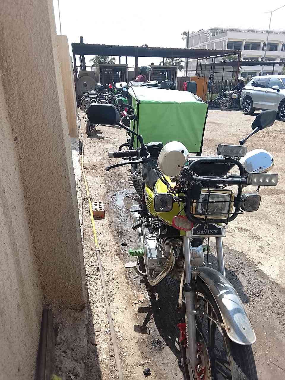 سلام عليكم دراجه سيفان موديل 23  
دراجه ناقصه تفيلس سلف وباتريي وبيه تبخير دراجه نضيفه مثل ما شوفه 
ومفتوح 
ورقم صلاح الدين وسنويه وشرط تحويل سعره 1100
رقم***********
