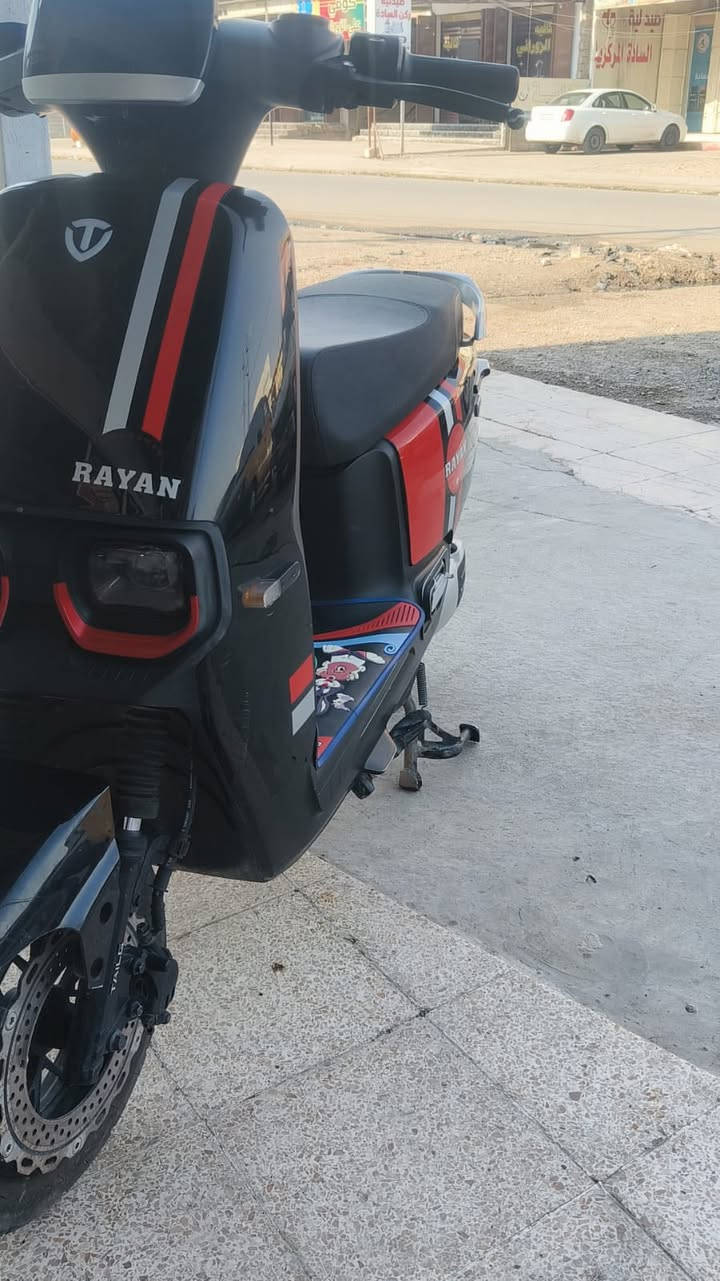 السلام عليكم 
مطور سحن شركة الريان 
بطارية ليثيوم 🔋 
مفتاحين بصمتين تشغيل عن بعد 
مثبت سرعة 
منفذ شحن USB
٣ سرعات 
شاحنة اصلية 
المطور ما مفتوح وضع شركة
وقافية جانبي و وسطي
السعر ٩٠٠ وبينو مجال 
للتواصل واتساب ومسنجر 
***********٢
