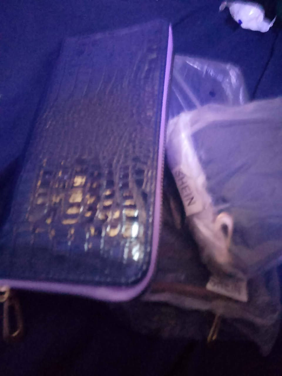 جزدان شي ان كوالتي راقي جداً والسحاب  فول
درزن 3 اللوان احمر بنفسجي نيلي


**إذا كنت صاحب هذا الإعلان وتريد حذفه لأي سبب، رجاءا أرسل رسالة إلى الدعم الفني**