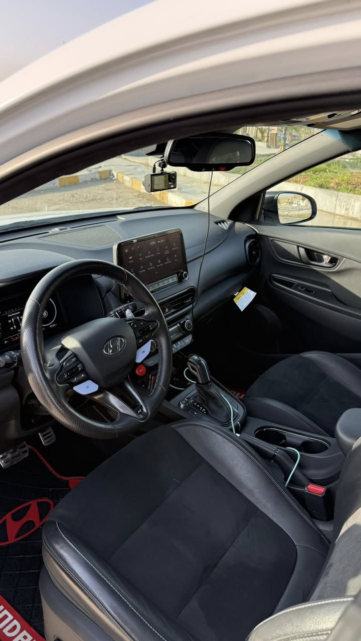 السلام عليكم kona N 2023
المواصفات N  : فول مواصفات ماعدا الفتحه  رقم بغداد تحويل مباشر 

مكينه 2000 تون تيربو

سماعات كاردون 
ودمام خلفي في الجنطه 

تحكمات استیرن 

نضام ايكو _سبورت _عادي

كلها مختمه N الفلنجات والكاعيات والكشنات والمكينه والدوسات والشباك الامامي والجنطه 

كشنات رياضيه شامون وجلد 

 ‼️سرعتها 300

مستشعر وقوف 

تدفئه المقاعد 

بصمه وبصمات الابواب وتشغيل عن بعد 

شاشه كار بلي 

شاحن لاسلكي 

كاميرا خلفيه 

ماشيه 27 الف ميل mi  

كزوزات رياضيه 

امريكيه حادثها فقط الدعاميه الاماميه 

وهواي بيها مواصفات  لاتعد ولاتحصى  اعلى فئه  

مكانها ذي قار مركز المدينه ***********. السعر خاص
لل استفسار الاتصال
