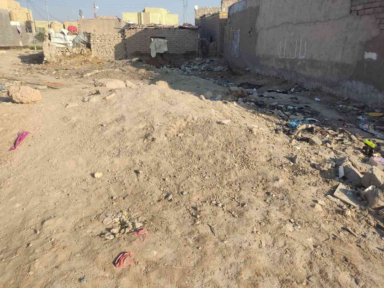 قطعة ارض للبيع مساحة 200م خلف ملعب الفهود الرئيسي للتواصل اتصل على رقم ***********
