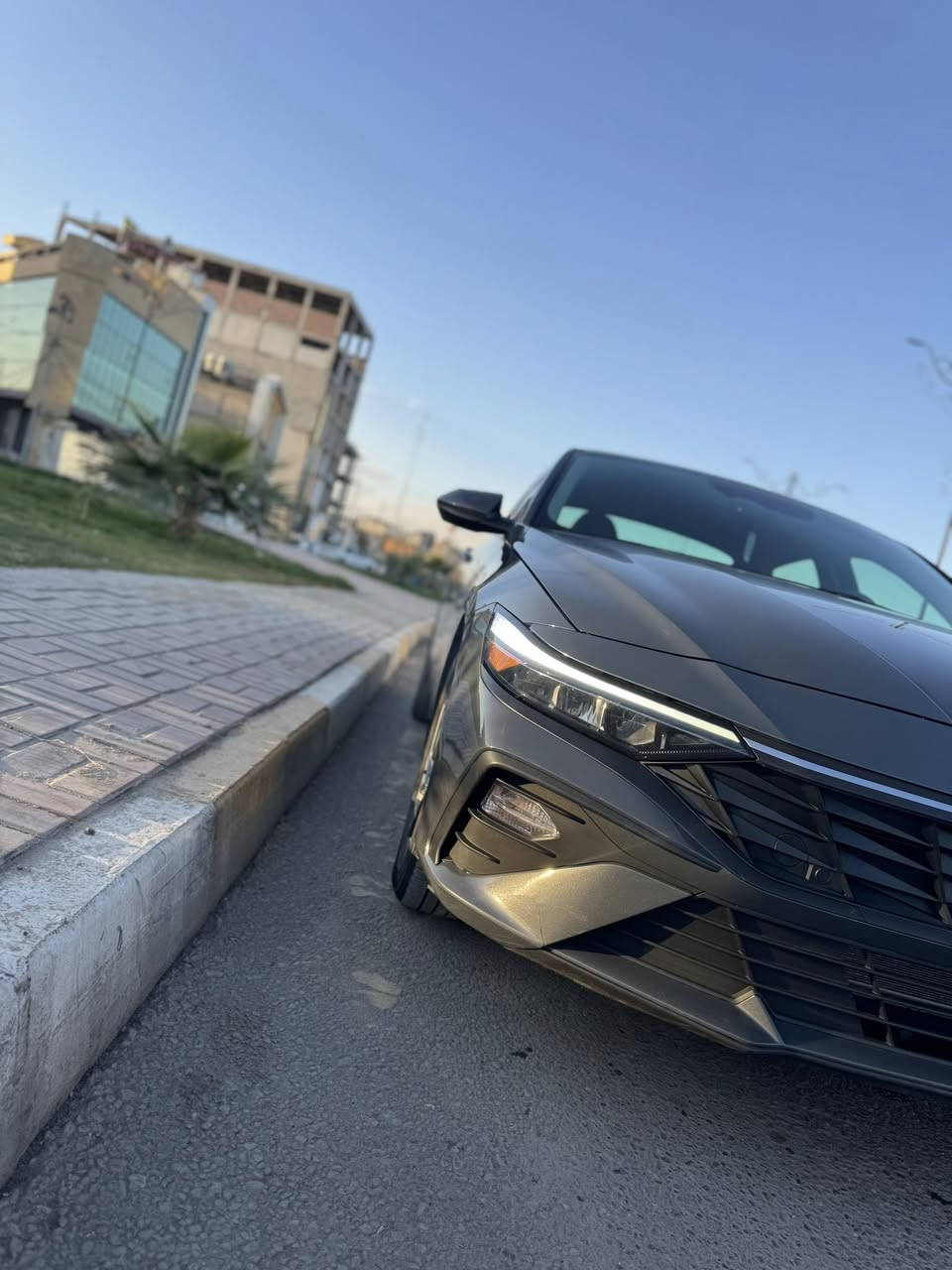 سلام عليكم
‬
هونداي النترا 2024 دخول جديد بسمي– الشكل الجديد بدون لوحات
وارد أمريكي 🇺🇸 لون سمنتي ♥️

🚗 الضرر:كلين

❌ بدون إيرباك (جميع الايرباكات سليمه)
❌ بدون تبديل ليبل ☝️ واحد كل السياره
✔️ بجم بلادي على وضع الشركة👍
✔️

🔍 البيع على الفحص بأي مكان يعجبك

⸻
🔥 المواصفات:
              • بصمة تشغيل + تشغيل عن بعد⚡️
             • جنطه ذكية تفتح عن الاقتراب 🚶🏻‍♂️

 • محرك 2000 DOHC دوش
 • رادارات 360° ❗️
(أمامي / خلفي / جانبي نقطة عمياء ⚠️)
 • تحديد مسار + سياقة شبه ذاتية
 • توقف ذاتي عند الاقتراب🚫

 • لايت زينون 3 عدسات + Led 
 • كامره خلفيه 

 •    شاشة لمس  مع عداد دجتال 
        إلكتروني متغير
             تدعم نظام Android Auto +Car play 
    
 • 
 • تحكم ستيرن +كروز مثبت سرعه

 • 4 وضعيات قيادة (ECO/Smart / Sport / Normal)
 •داخل اسود جلد
 • منافذ USB / AUX / 12V
‏ • ABS + مانع انزلاق
 • حساس إطارات
 • ويل كب كروم
⸻
✅ السيارة نظيفة وجاهزة وما بيها أي نقص
. رايدها157 وبيها مجال 
شراي اتصل ‭ ‭***********
رقم الشاصي_ KMHLM4DG3RU696533
